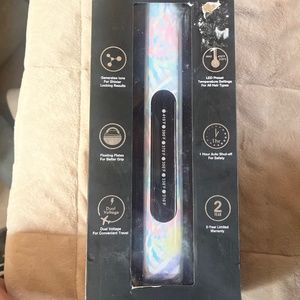 CHI ceramic hairstyling iron- Do or Dye  special addition